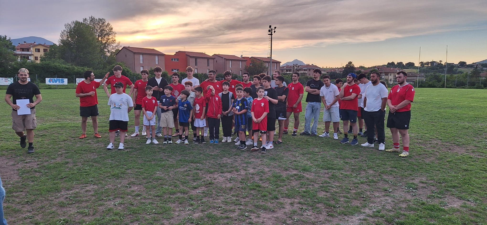 Spirito di squadra e abbraccio collettivo