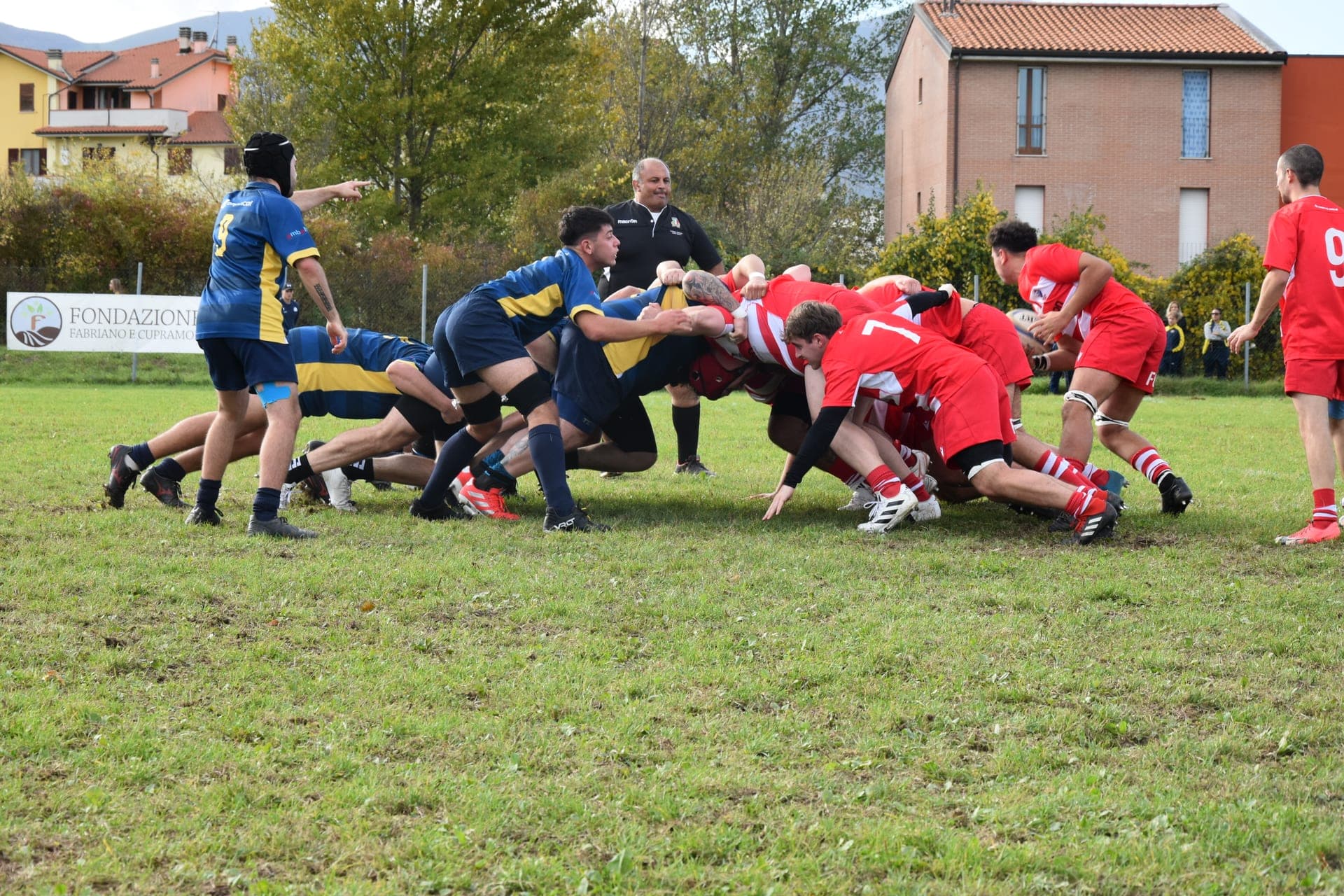I ragazzi del Fabriano Rugby in campo